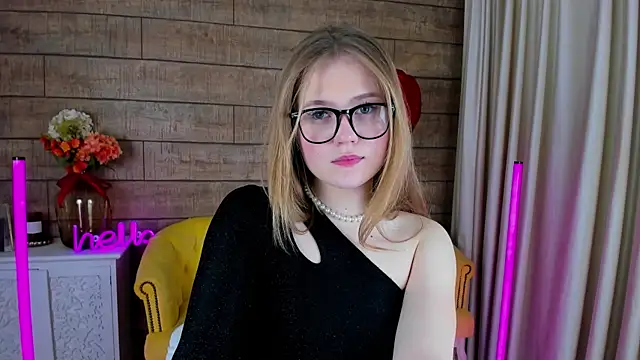 Snapshot of SelinSwarovski chatting on February 17, 10:58 pm SelinSwarovski online show from February 17, 10:58 pm