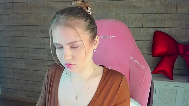 SelinSwarovski online show from February 26, 4:28 pm