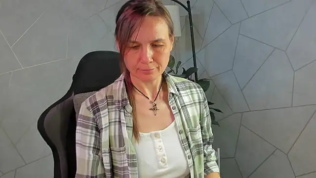 Snapshot of Lillian_White chatting on May 8, 9:14 am Lillian White online show from May 8, 9:14 am