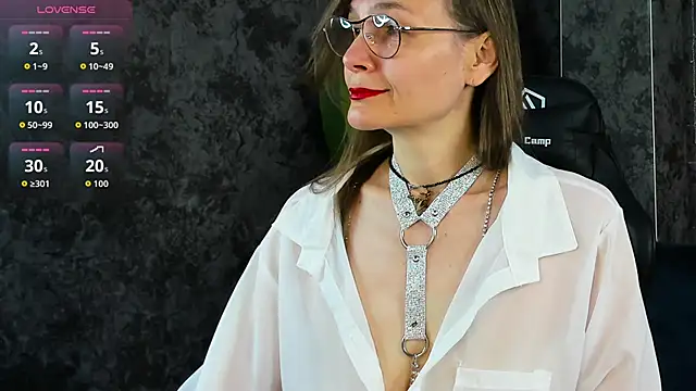 Snapshot of Lillian_White chatting on May 19, 1:00 am Lillian White online show from May 19, 1:00 am