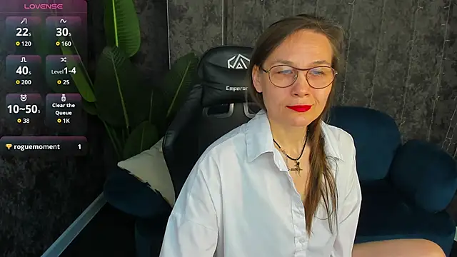 Snapshot of Lillian_White chatting on May 20, 1:01 am Lillian White online show from May 20, 1:01 am