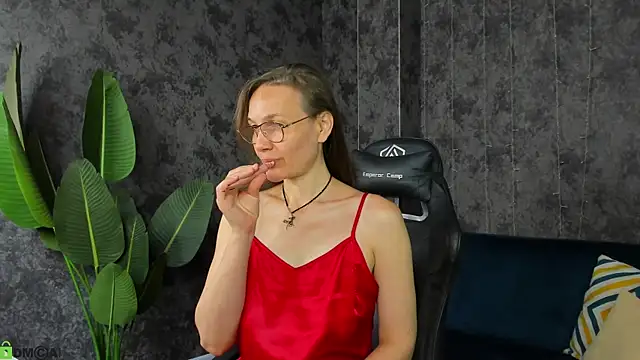 Snapshot of Lillian_White chatting on June 21, 12:46 am Lillian White online show from June 21, 12:46 am