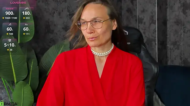 Snapshot of Lillian_White chatting on June 22, 12:45 am Lillian White online show from June 22, 12:45 am