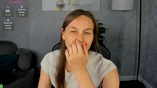Snapshot of Lillian_White chatting on August 2, 1:04 am Lillian White online show from August 2, 1:04 am