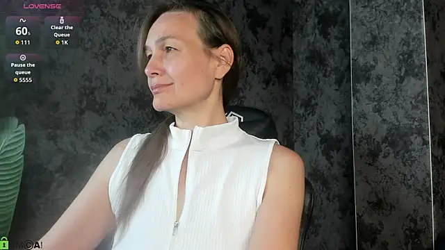 Snapshot of Lillian_White chatting on August 6, 12:56 am Lillian White online show from August 6, 12:56 am