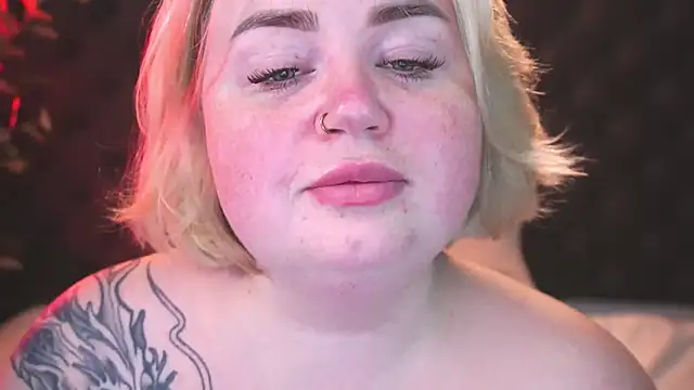 Snapshot of ZaraReignn chatting on November 9, 8:18 pm ZaraReignn online show from November 9, 8:18 pm