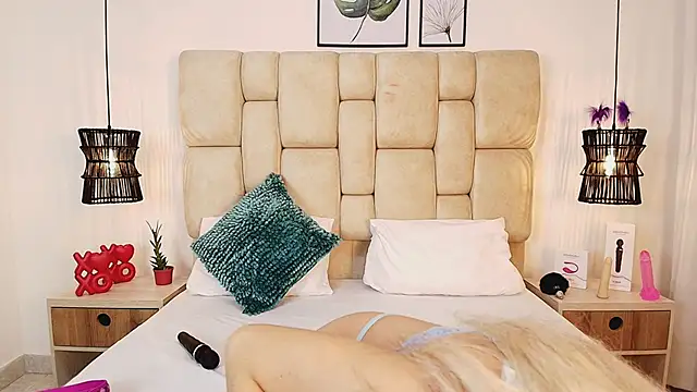 AdharaSmithh online show from March 18, 3:42 pm