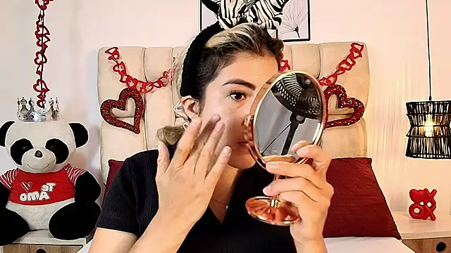 AdharaSmithh online show from September 8, 5:45 pm