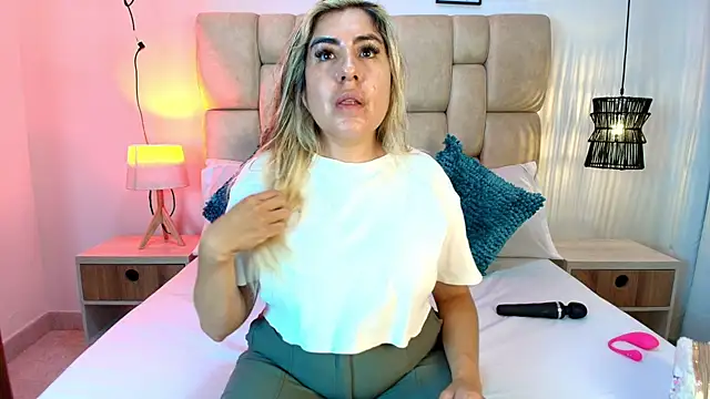 AdharaSmithh online show from November 3, 7:15 pm