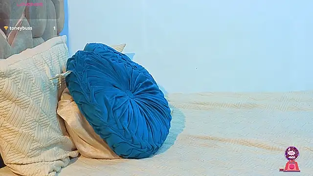 KloheCurvy online show from November 10, 12:26 pm