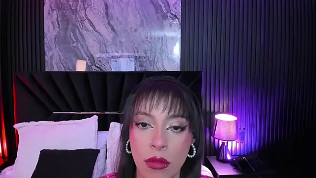 Snapshot of MiiaaMoonroee chatting on May 31, 3:26 am MiiaaMoonroee online show from May 31, 3:26 am