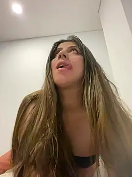 girl anni online show from February 7, 4:27 am