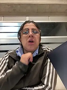 girl anni online show from March 13, 1:43 am