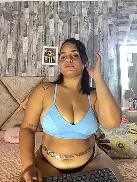 Snapshot of Violetrousse chatting on May 8, 6:57 pm Violetrousse online show from May 8, 6:57 pm