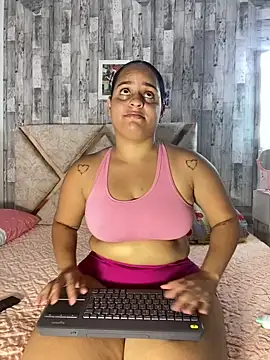 Snapshot of Violetrousse chatting on May 13, 8:16 pm Violetrousse online show from May 13, 8:16 pm