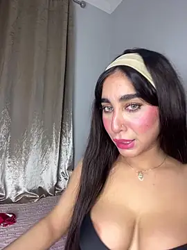 Snapshot of Meryem_Queen chatting on April 2, 2:42 am Meryem Queen online show from April 2, 2:42 am