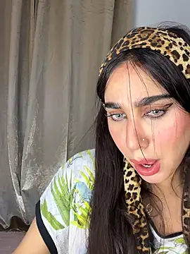 Snapshot of Meryem_Queen chatting on April 15, 10:21 pm Meryem Queen online show from April 15, 10:21 pm