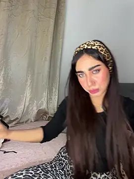 Snapshot of Meryem_Queen chatting on April 17, 11:19 pm Meryem Queen online show from April 17, 11:19 pm