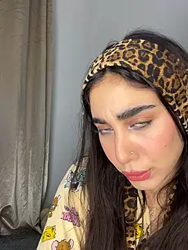 Snapshot of Meryem_Queen chatting on April 22, 10:22 pm Meryem Queen online show from April 22, 10:22 pm