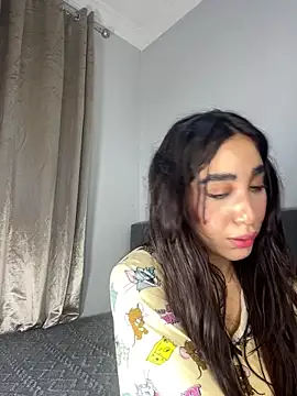 Snapshot of Meryem_Queen chatting on April 28, 1:04 am Meryem Queen online show from April 28, 1:04 am