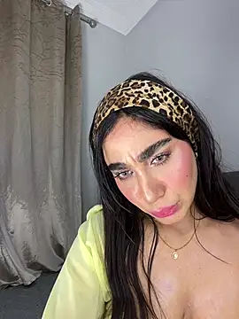 Snapshot of Meryem_Queen chatting on May 20, 1:56 am Meryem Queen online show from May 20, 1:56 am