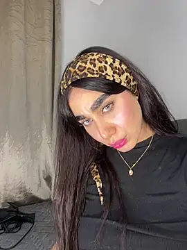 Snapshot of Meryem_Queen chatting on May 21, 1:23 am Meryem Queen online show from May 21, 1:23 am
