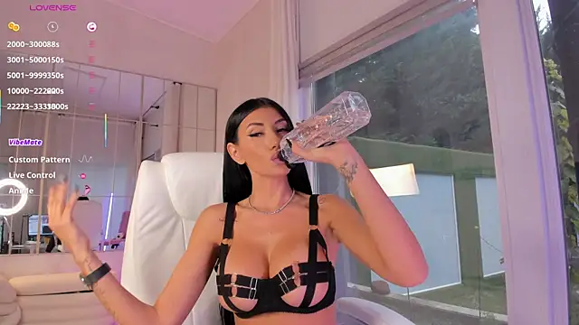 Snapshot of missdiamond_ chatting on December 14, 8:20 am missdiamond online show from December 14, 8:20 am