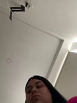 alissonfernandez  online show from February 14, 7:12 pm