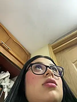 alissonfernandez  online show from February 13, 12:39 am