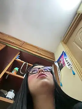 alissonfernandez  online show from March 10, 11:37 am