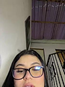 Snapshot of alissonfernandez_ chatting on May 10, 10:31 am alissonfernandez online show from May 10, 10:31 am