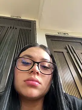 Snapshot of alissonfernandez_ chatting on May 18, 8:36 pm alissonfernandez online show from May 18, 8:36 pm