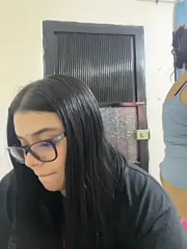 Snapshot of alissonfernandez_ chatting on May 27, 3:03 am alissonfernandez online show from May 27, 3:03 am