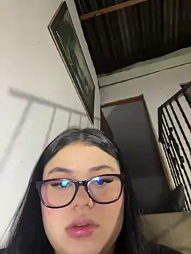 Snapshot of alissonfernandez_ chatting on May 29, 12:19 am alissonfernandez online show from May 29, 12:19 am