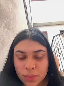 Snapshot of alissonfernandez_ chatting on June 14, 5:15 pm alissonfernandez online show from June 14, 5:15 pm