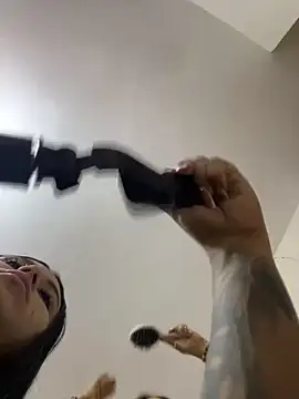 Snapshot of alissonfernandez_ chatting on June 19, 11:14 am alissonfernandez online show from June 19, 11:14 am