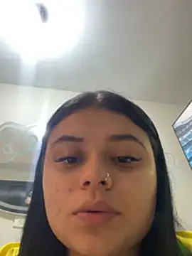 Snapshot of alissonfernandez_ chatting on June 24, 9:36 pm alissonfernandez online show from June 24, 9:36 pm