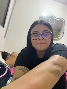 Snapshot of alissonfernandez_ chatting on July 5, 5:47 am alissonfernandez online show from July 5, 5:47 am
