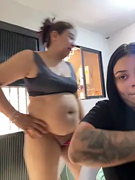 Snapshot of alissonfernandez_ chatting on July 29, 6:39 pm alissonfernandez online show from July 29, 6:39 pm