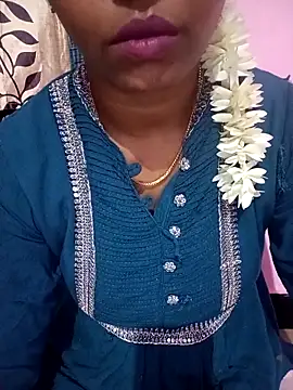 Snapshot of Villageammu18 chatting on May 5, 5:10 pm Villageammu18 online show from May 5, 5:10 pm