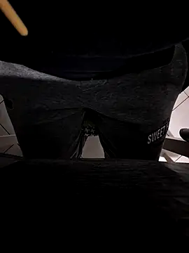 Snapshot of HardWolf2024 chatting on December 21, 2:19 am HardWolf2024 online show from December 21, 2:19 am