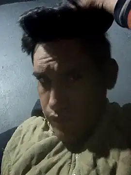 Snapshot of GaMeCrAc1 chatting on December 8, 1:56 am GaMeCrAc1 online show from December 8, 1:56 am