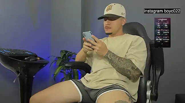 Snapshot of boyc022_ chatting on January 9, 3:58 am boyc022 online show from January 9, 3:58 am