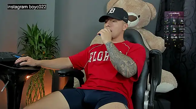 Snapshot of boyc022_ chatting on February 25, 12:03 am boyc022 online show from February 25, 12:03 am