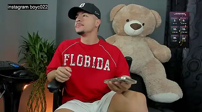 Snapshot of boyc022_ chatting on February 25, 11:30 am boyc022 online show from February 25, 11:30 am