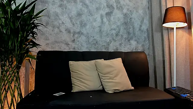 Snapshot of boyc022_ chatting on October 18, 2:25 am boyc022 online show from October 18, 2:25 am