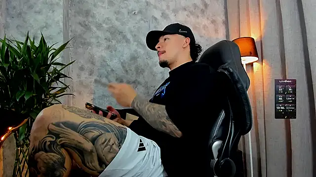 Snapshot of boyc022_ chatting on November 24, 1:05 am boyc022 online show from November 24, 1:05 am