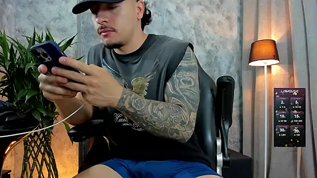 Snapshot of boyc022_ chatting on December 14, 12:54 pm boyc022 online show from December 14, 12:54 pm