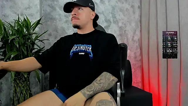 boyc022  online show from December 21, 11:45 pm