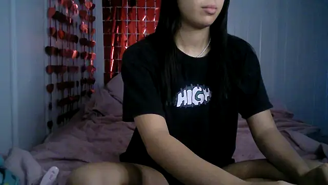 Snapshot of isabella048 chatting on October 11, 5:00 pm isabella048 online show from October 11, 5:00 pm